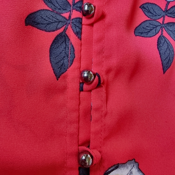 Urban Romantics Elegant Red Floral Front Tie Blouse - Picture 6 of 7
